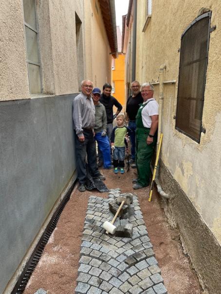 Diesmal für die Ehrenamtsgruppe im Einsatz: Hubert Hauswirth, Ronald Stüber, Denis Serasinghe, Tom Serasinghe, Peter Fahrnbach und Volker Henn.