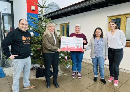 Ortsbürgermeister Tobias Rohrwick, Nina Schäfer, Leitung Kita Kunterbunt Silke Bauer, Franziska Kutscheidt, Stefanie Scherer. Es fehlen Melanie Rauschkolb und Sarah Schäfer vom Basar Team.